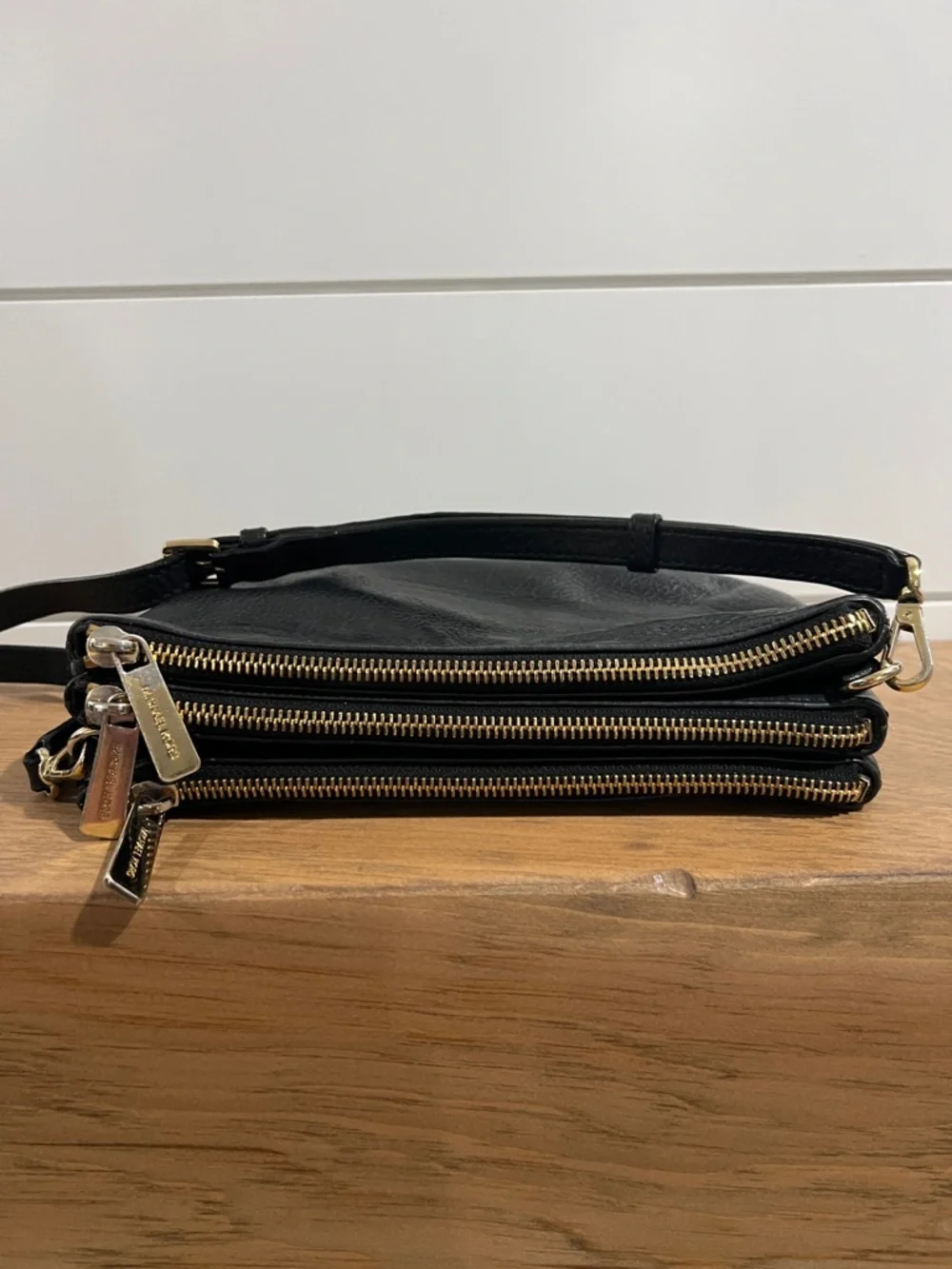 Michael Kors Jet Set Travel Pebbled Black Leather Crossbody Pouch with Gold Logo - Picture 3 of 16